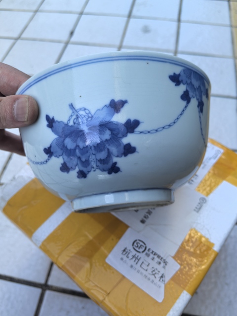 古玩陶瓷花卉紋青花碗真品鑒賞圖