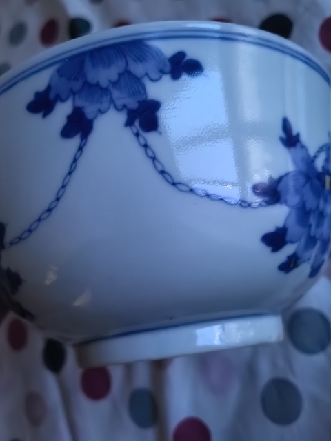 古玩陶瓷花卉紋青花碗真品鑒賞圖