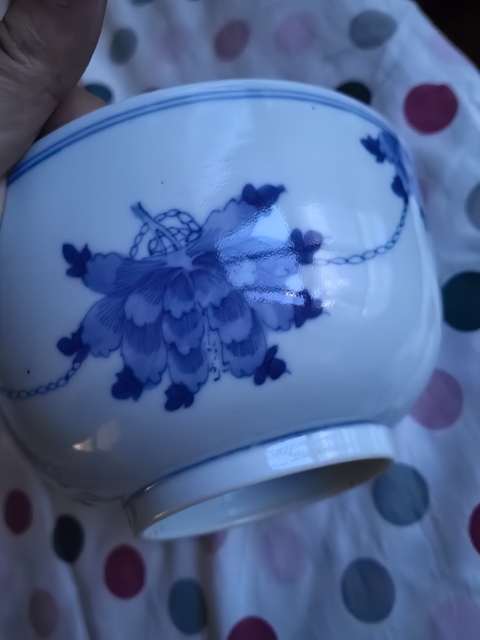 古玩陶瓷花卉紋青花碗真品鑒賞圖