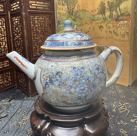 古玩陶瓷（已實(shí)物鑒真）康雍·青花礬紅描金松樹(shù)花卉紋壺拍賣，當(dāng)前價(jià)格8680元