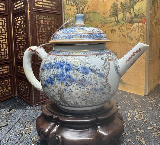 古玩陶瓷（已實(shí)物鑒真）康雍·青花礬紅描金松樹(shù)花卉紋壺拍賣，當(dāng)前價(jià)格8680元