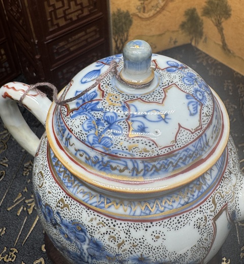 古玩陶瓷（已實(shí)物鑒真）康雍·青花礬紅描金松樹(shù)花卉紋壺拍賣，當(dāng)前價(jià)格8680元