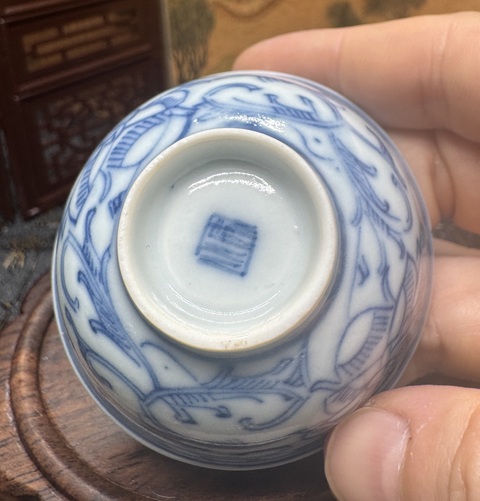 古玩陶瓷清中期·青花花蝶紋茶杯拍賣(mài)，當(dāng)前價(jià)格2580元