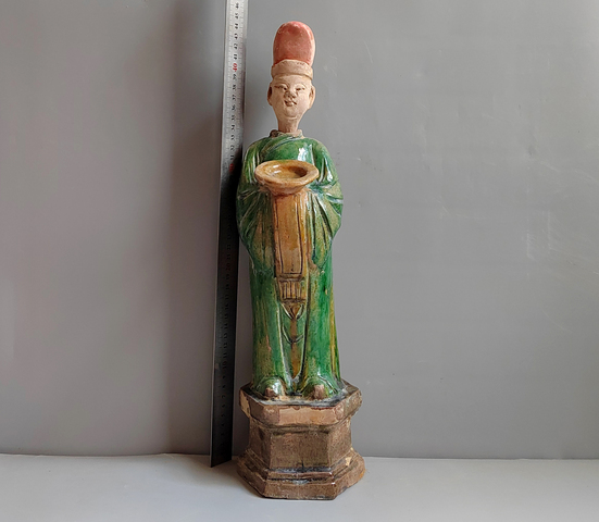 古玩陶瓷明三彩人物俑真品鑒賞圖