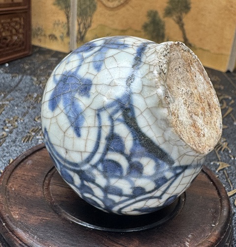 古玩陶瓷明晚期·青花開窗花卉水盂拍賣,當前價格3280元