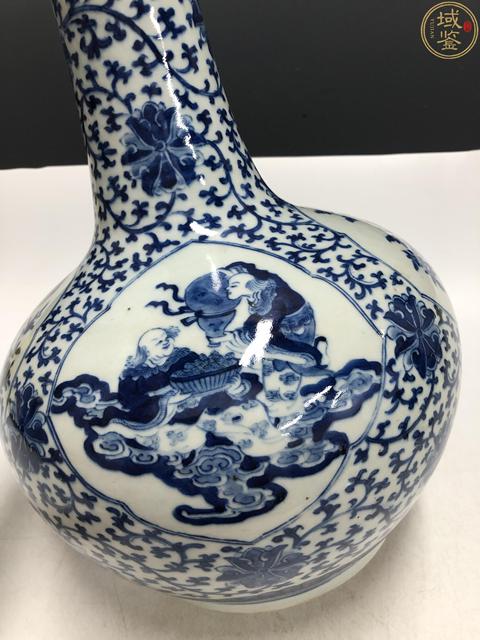 古玩陶瓷清中晚·青花開窗合和二仙人物花鳥紋長頸瓶拍賣,當前價格36000元
