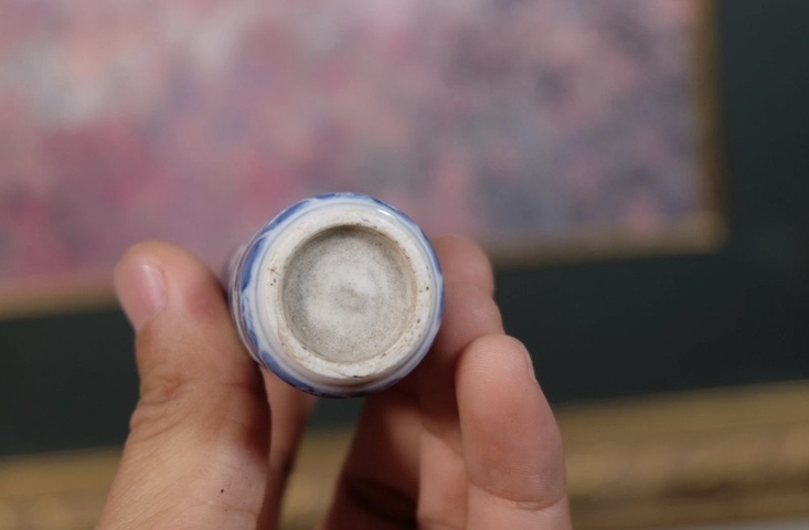 古玩陶瓷青花趕珠龍紋鼻煙壺真品鑒賞圖