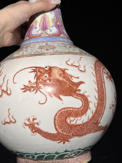 古玩陶瓷粉彩龍鳳紋賞瓶真品鑒賞圖