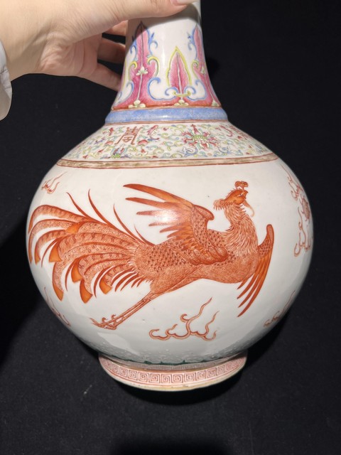 古玩陶瓷粉彩龍鳳紋賞瓶真品鑒賞圖