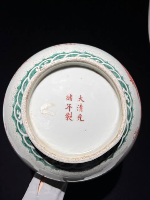 古玩陶瓷粉彩龍鳳紋賞瓶真品鑒賞圖