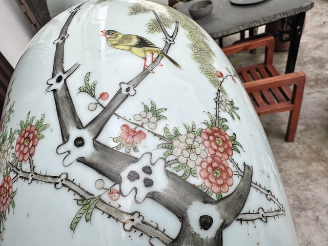 古玩陶瓷民國粉彩瓶真品鑒賞圖