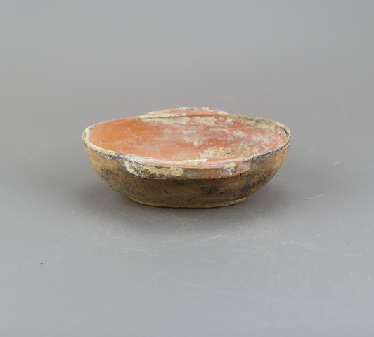 古玩陶瓷黃釉羽裳杯真品鑒賞圖
