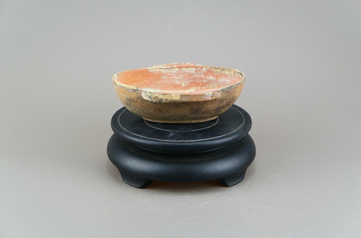 古玩陶瓷黃釉羽裳杯真品鑒賞圖