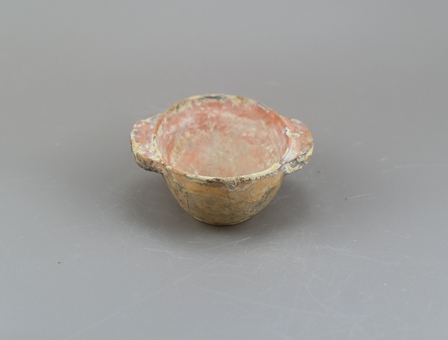 古玩陶瓷黃釉羽裳杯真品鑒賞圖