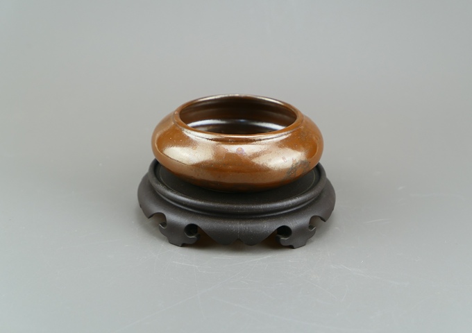 古玩陶瓷精品:明晚期耀州窯紫金釉水洗(文房雅器)拍賣,當前價格407元