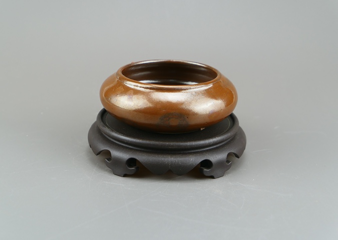 古玩陶瓷精品:明晚期耀州窯紫金釉水洗(文房雅器)拍賣,當前價格407元