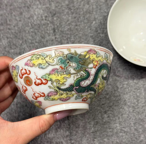 古玩陶瓷清光緒 粉彩云龍紋碗真品鑒賞圖
