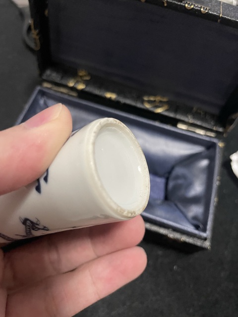 古玩陶瓷龍紋青花鼻煙壺真品鑒賞圖