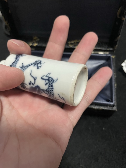 古玩陶瓷龍紋青花鼻煙壺真品鑒賞圖