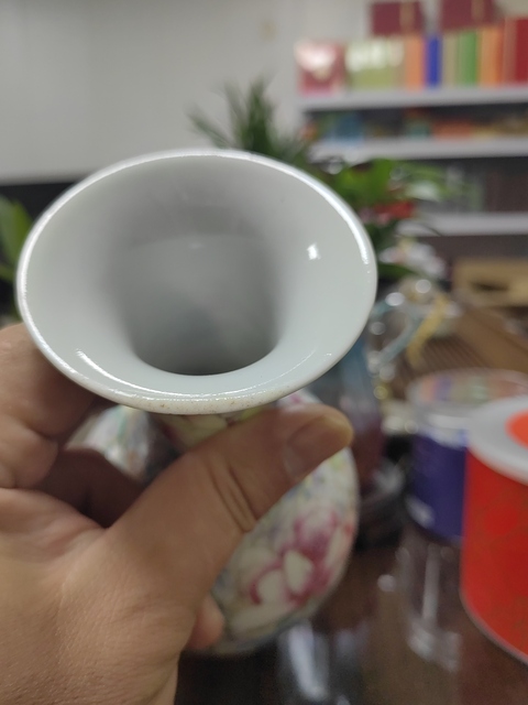 古玩陶瓷民國 粉彩百花不落地觀音瓶真品鑒賞圖