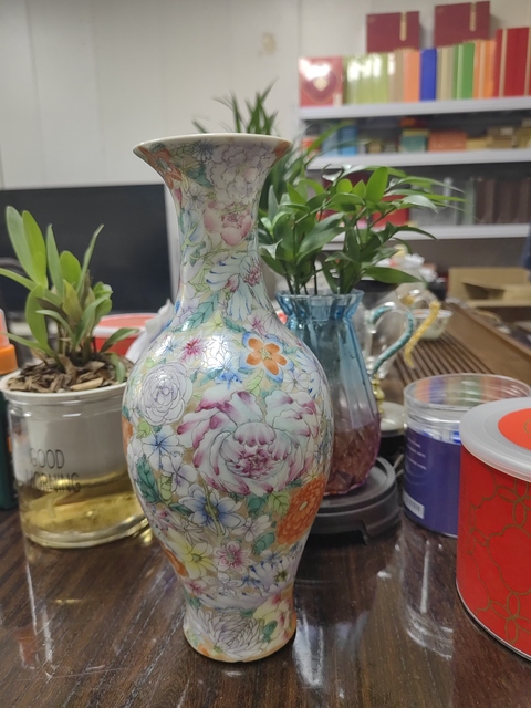 古玩陶瓷民國 粉彩百花不落地觀音瓶真品鑒賞圖