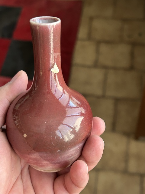 古玩陶瓷紅釉瓶真品鑒賞圖