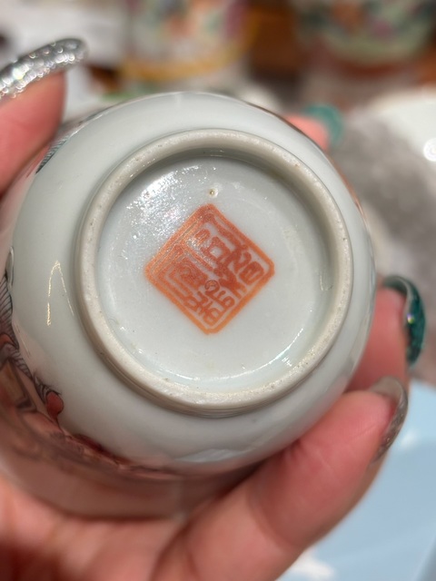 古玩陶瓷粉彩人物故事紋鈴鐺杯真品鑒賞圖