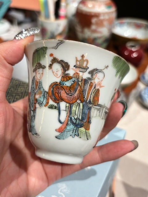 古玩陶瓷粉彩人物故事紋鈴鐺杯真品鑒賞圖