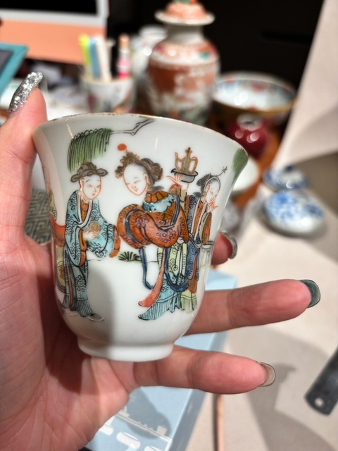 古玩陶瓷粉彩人物故事紋鈴鐺杯真品鑒賞圖