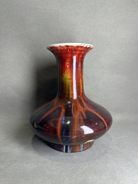 古玩陶瓷紅釉瓶真品鑒賞圖