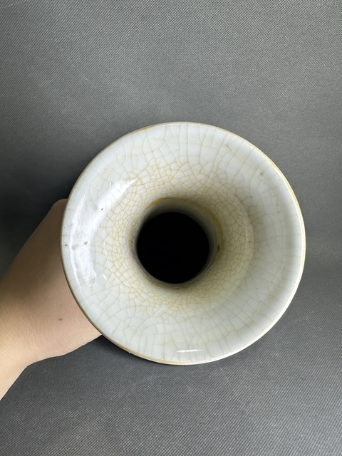 古玩陶瓷紅釉瓶真品鑒賞圖