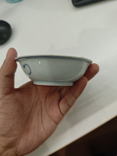 古玩陶瓷青花鐵線描花卉紋淺碗真品鑒賞圖