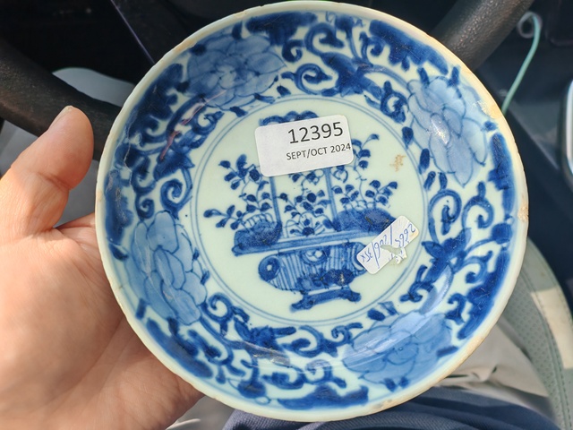 古玩陶瓷青花提籃花卉紋盤真品鑒賞圖