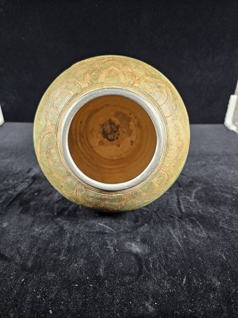 古玩陶瓷三彩刻天馬紋罐真品鑒賞圖