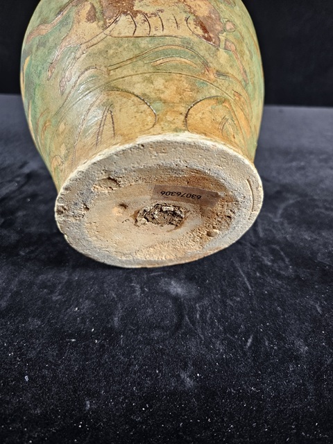 古玩陶瓷三彩刻天馬紋罐真品鑒賞圖