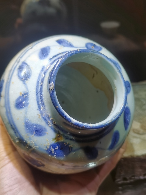 古玩陶瓷青花纏枝花卉紋罐真品鑒賞圖