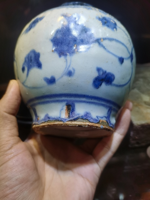 古玩陶瓷青花纏枝花卉紋罐真品鑒賞圖