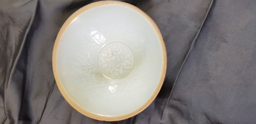 古玩陶瓷青白釉花卉紋斗笠碗真品鑒賞圖