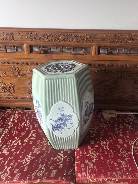 古玩陶瓷青釉青花花鳥紋六方繡蹲真品鑒賞圖