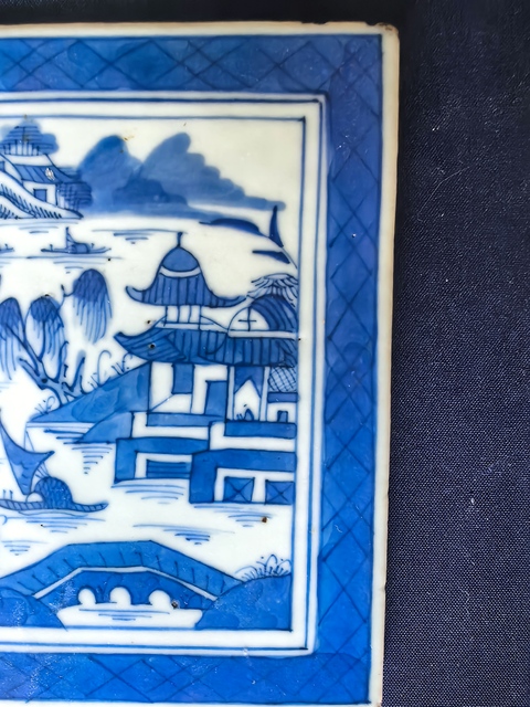 古玩陶瓷樓臺(tái)亭閣山水紋青花四方瓷板畫(huà)真品鑒賞圖