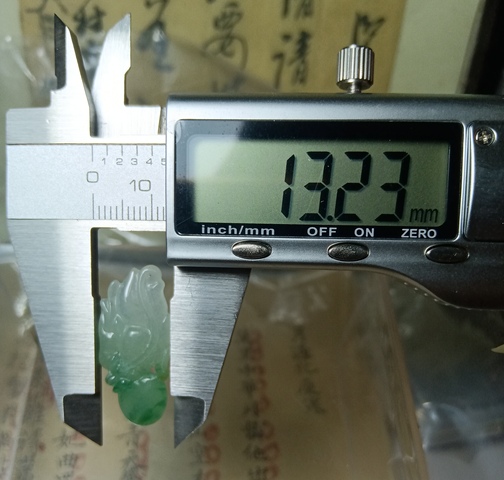 古玩玉器天然老翡翠掛件拍賣,當前價格800元