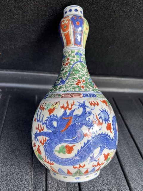 古玩陶瓷青花五彩龍紋蒜頭瓶真品鑒賞圖