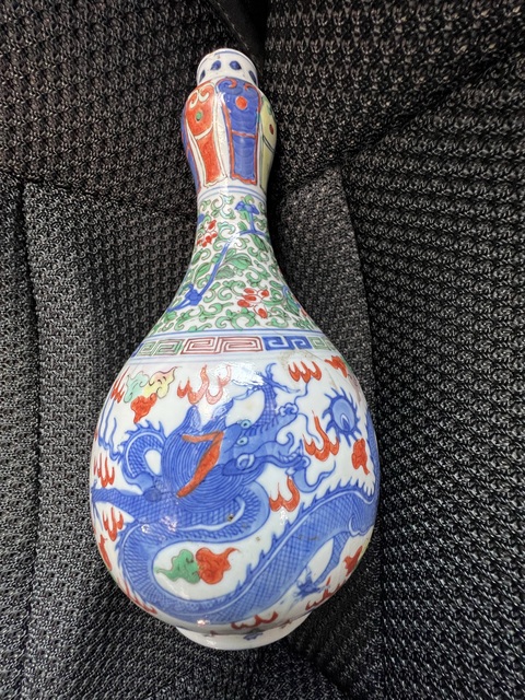 古玩陶瓷青花五彩龍紋蒜頭瓶真品鑒賞圖