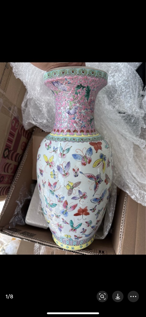 古玩陶瓷蝶紋粉彩瓶真品鑒賞圖