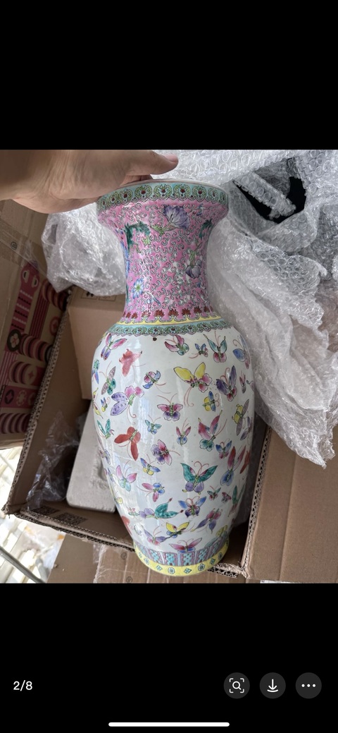 古玩陶瓷蝶紋粉彩瓶真品鑒賞圖