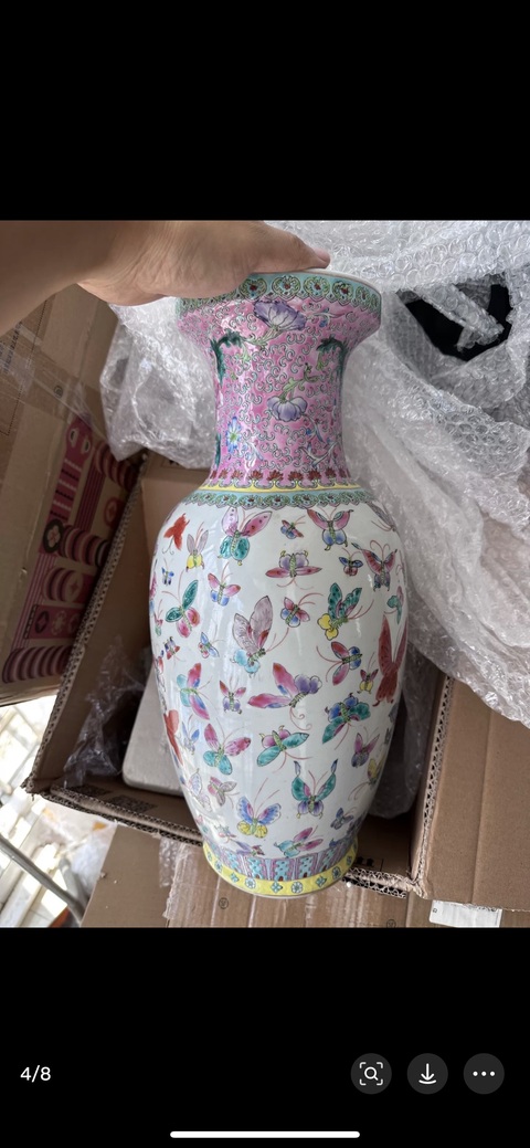 古玩陶瓷蝶紋粉彩瓶真品鑒賞圖