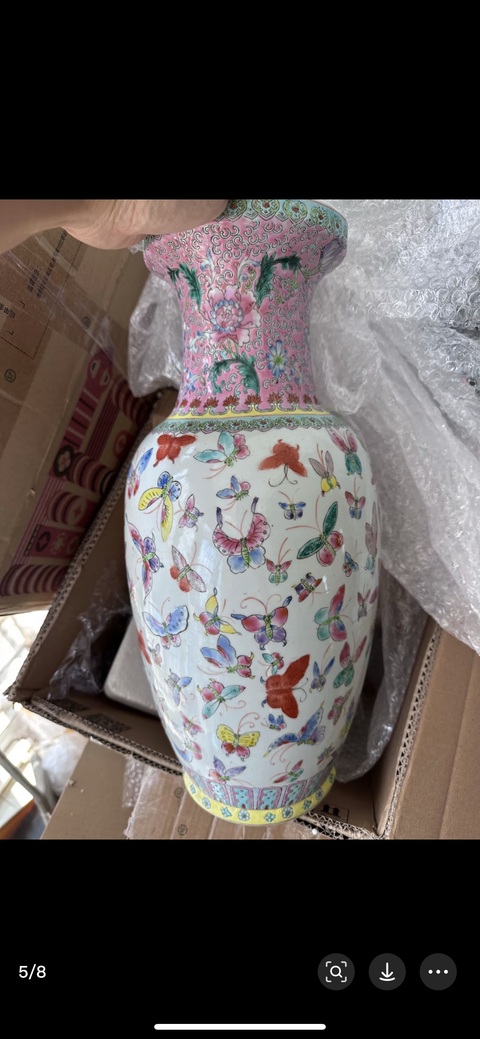 古玩陶瓷蝶紋粉彩瓶真品鑒賞圖