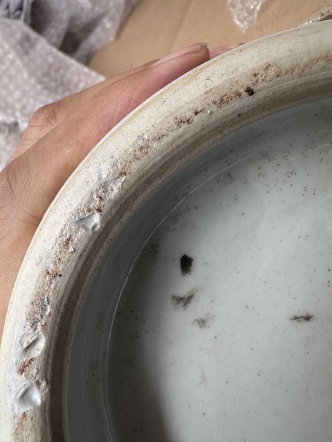古玩陶瓷蝶紋粉彩瓶真品鑒賞圖