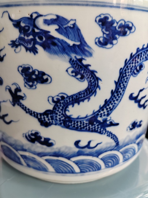 古玩陶瓷二龍戲珠青花圈足筒式爐真品鑒賞圖