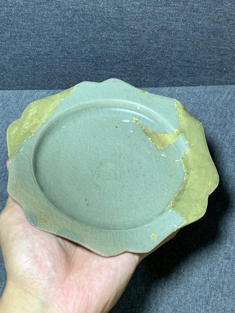 古玩陶瓷龍泉官窯花口盤真品鑒賞圖
